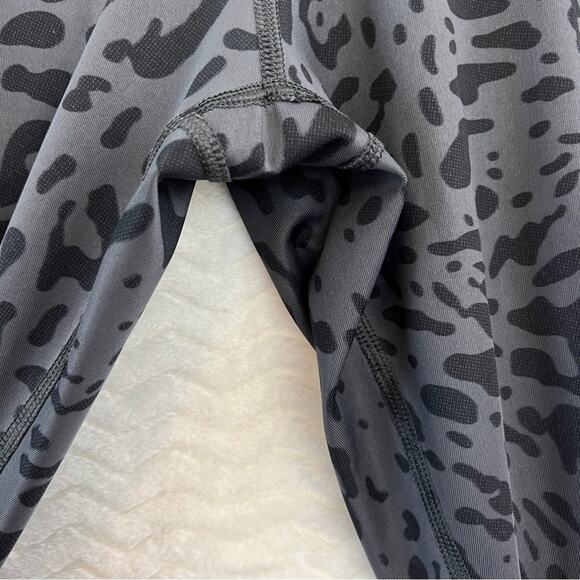 Lululemon Black Grey Just Breathe Crop Capri Leopard Print Leggings Womens 4 - Picture 7 of 16